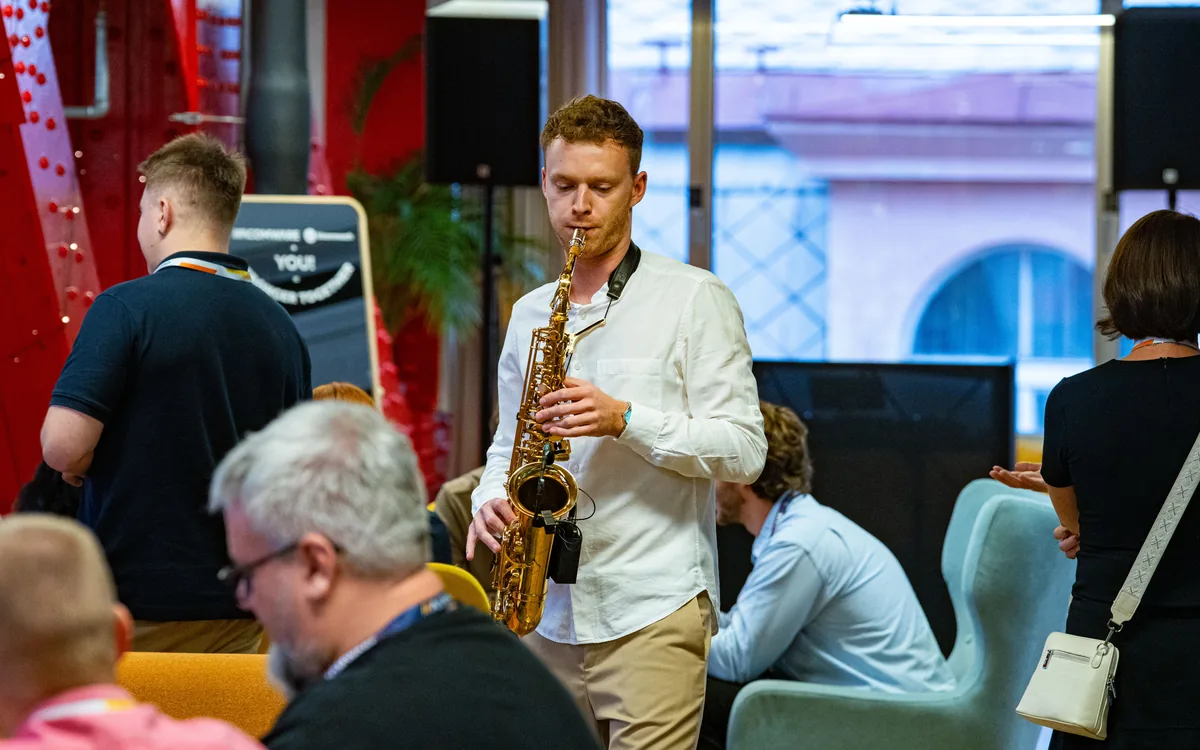 Saxofonista na firemní party